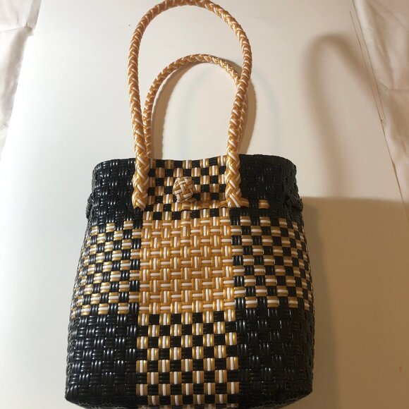Handbags - Unveil the artistry of everyday with our stunning handwoven tote